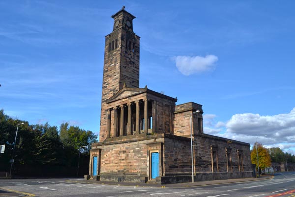Iglesia en ruinas de Caledonia Road en Glasgow, Escocia