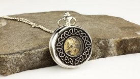 Reloj de bolsillo escocés con motivos celtas