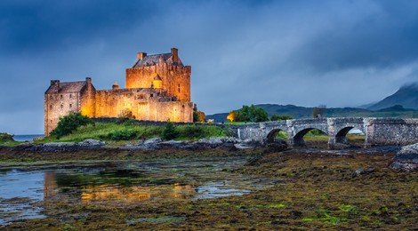 Castillo de Eilean Donan en Escocia al atardecer